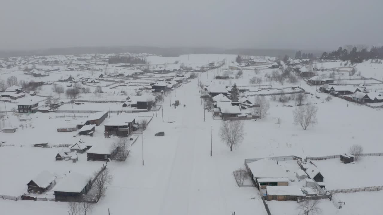 눈 인 마을의 공중 풍경