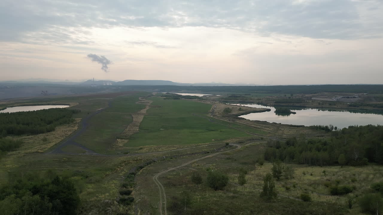 paisaje recultivado alrededor de la cuenca del lignito en la región más