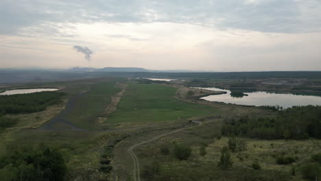 Paisaje-Recultivado-Alrededor-De-La-Cuenca-Del-Lignito-En-La-Región-Más