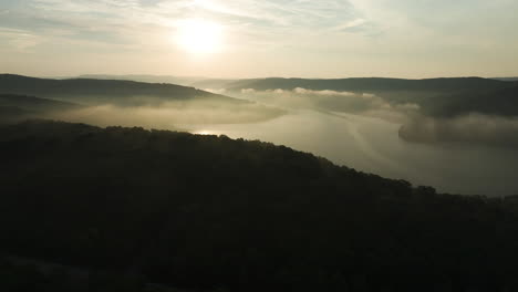 Atmospheric-Nature-Landscape-On-Lake-Fort-Smith-State-Park-In-Crawford-County,-Arkansas,-United-States