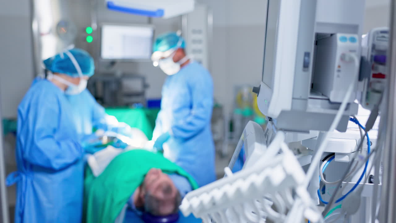 Chirurg, Operationsteam und Unterstützung im Operationssaal