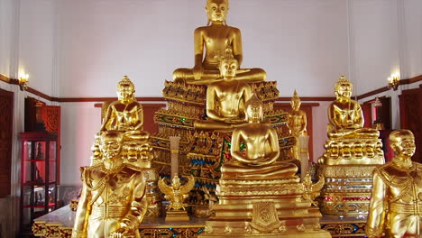 Estatua-Dorada-De-Buda-En-Un-Templo-Bangkok,-Tailandia