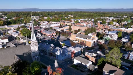 Hohe-Luft-über-Der-Skyline-Von-Shippensburg,-Pennsylvania