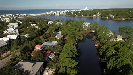 barrios de la orilla del lago en la costa de destino en florida, ee.uu.