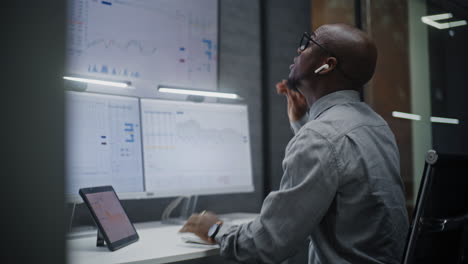 stock exchange trader shouting during call, soaking financial loss, monitoring exchange market charts on computer in office. african american investment agent angry about economy news. vertical shot.