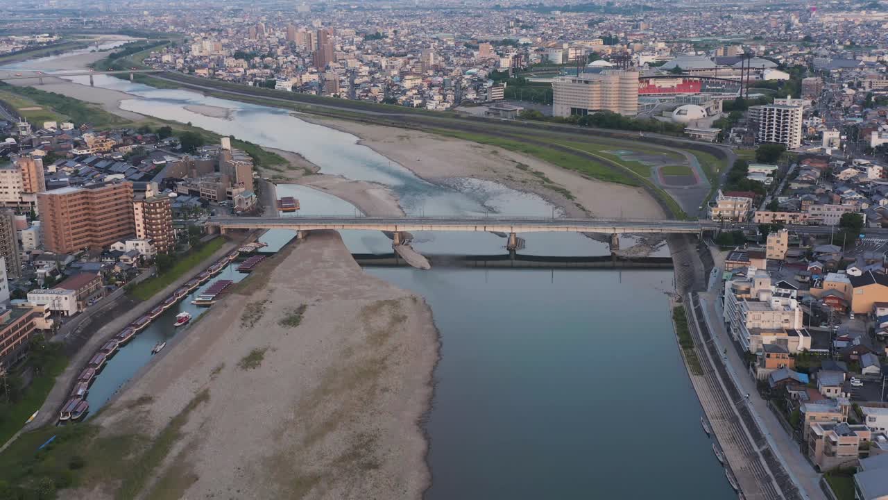 중앙 일본 위로 일출, 기후시 공중 철수