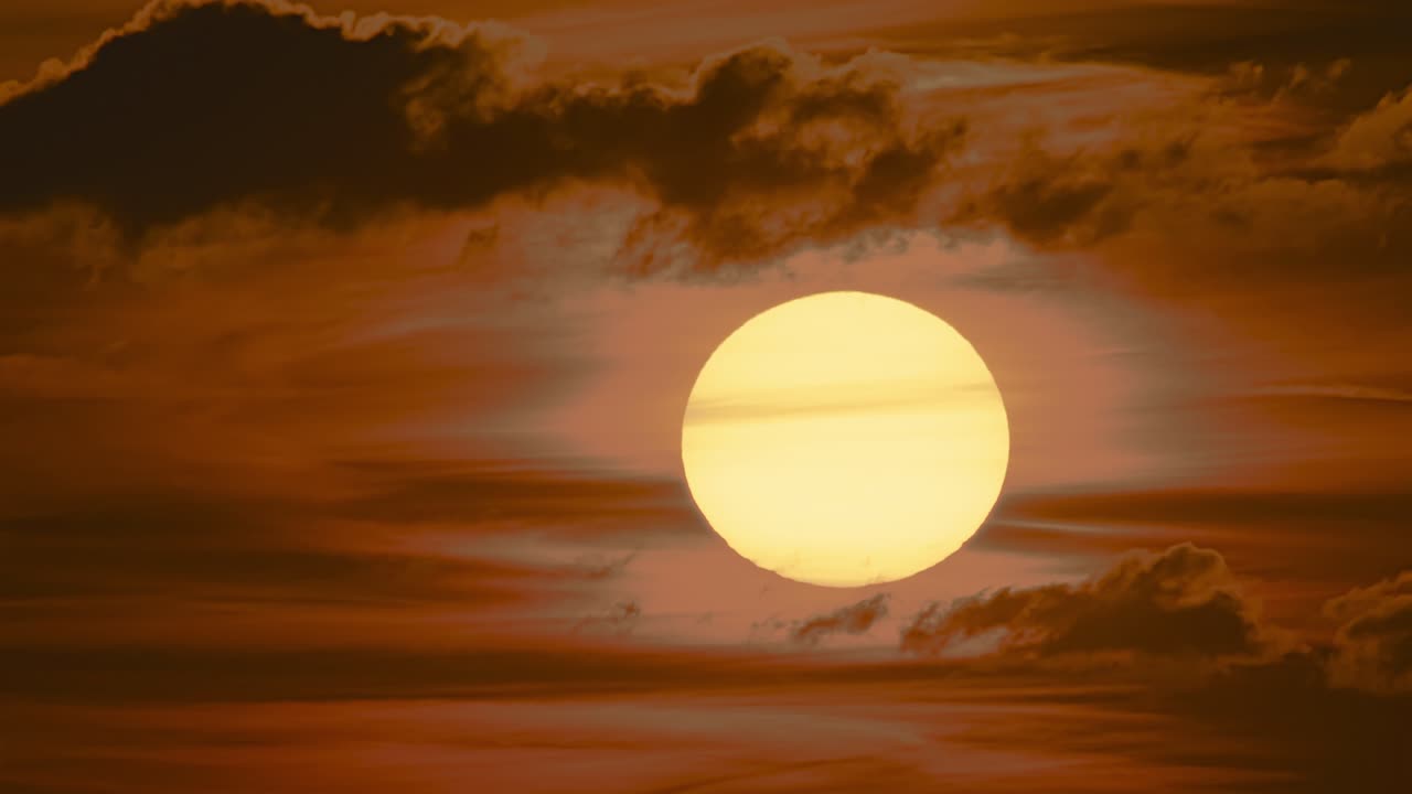 огромный солнце телефото вид