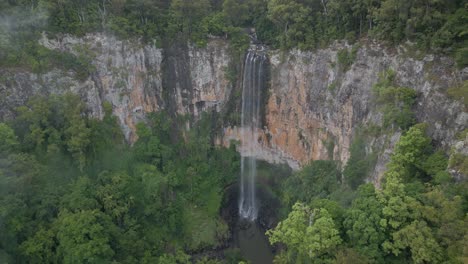 Blick-Auf-Purling-Brook-Falls-Im-Springbrook-National-Park,-Hinterland-Der-Gold-Coast,-Queensland,-Australien