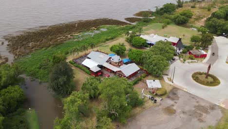 Drone-shot-circling-the-Barisidro-restaurant-in-San-Isidro-in-Buenos-Aires,-Argentina