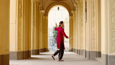 Beautiful-Indian-woman-dancing