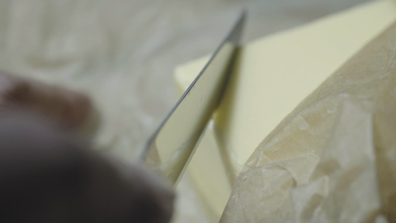 집 부엌에서 토스트 준비-9