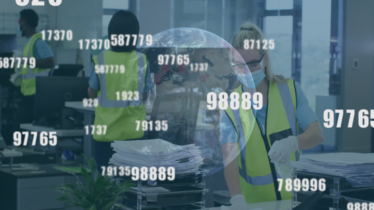Animazione di numeri fluttuanti e globo con colleghi in ufficio che indossano mascherine