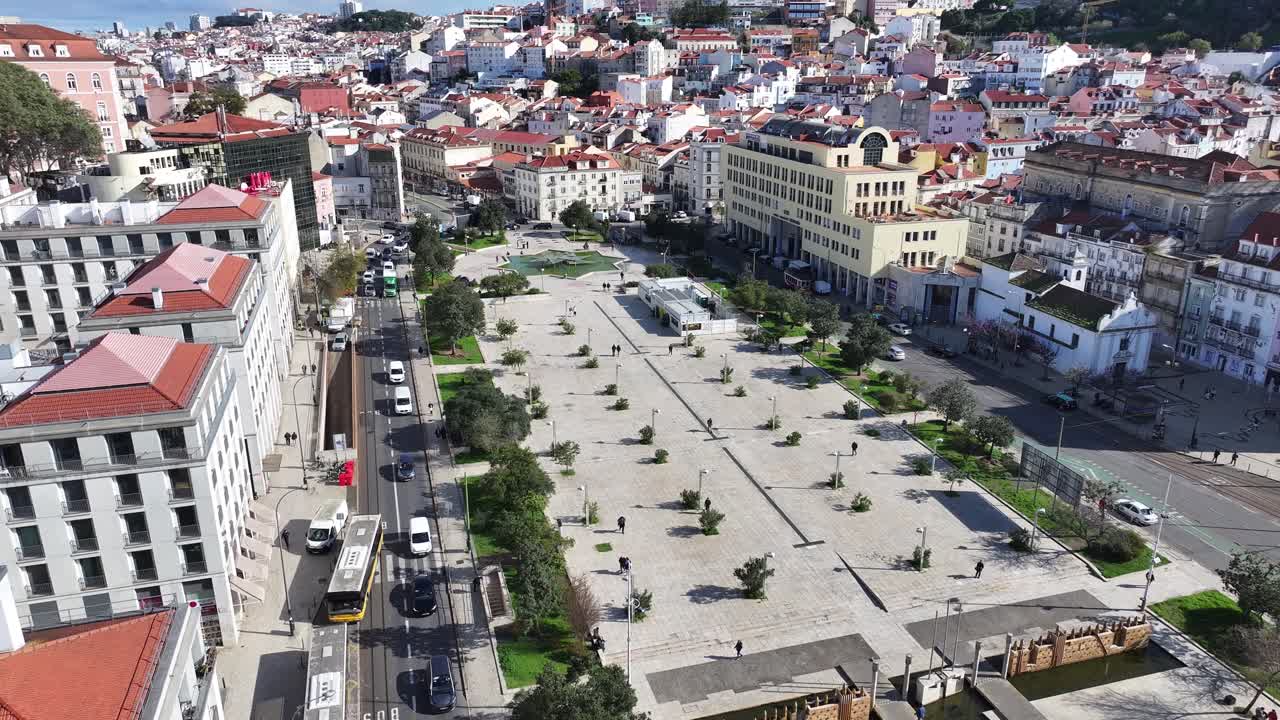 Piazza Martim Moniz a Lisbona, nel distretto di Lisbona, Portogallo. Scenario medievale della piazza. Splendido paesaggio urbano. Piazza Martim Moniz a Lisbona, in Portogallo. Paesaggio storico della città. Attrazione turistica