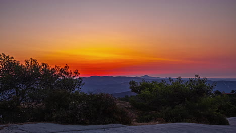 amanecer naranja sobre limassol en la isla de chipre