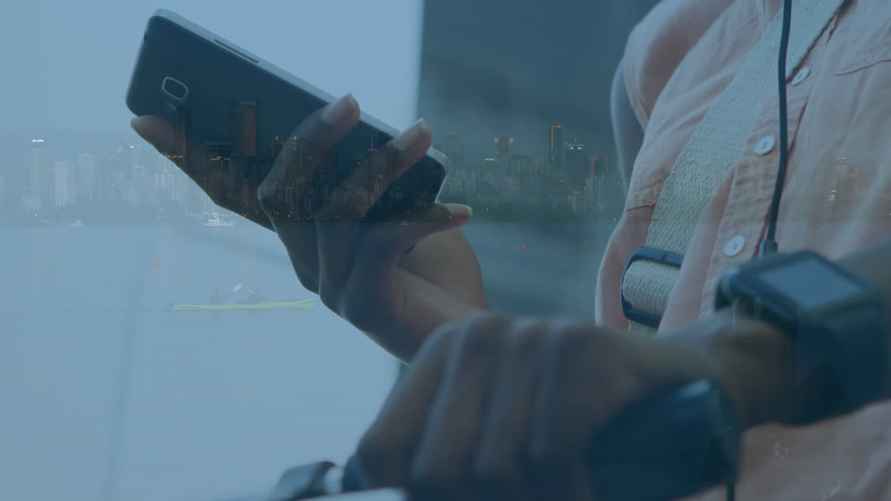 도시 풍경 위에서 스마트폰을 사용하는 사람의 애니메이션