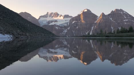 Paso-Centinela-Lago-Temprano-En-La-Mañana-Amanecer