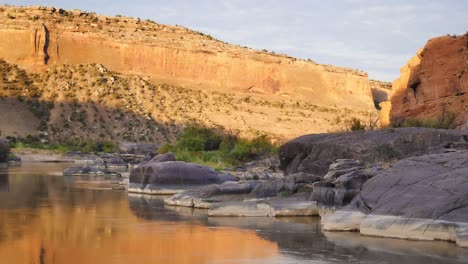 río colorado a través del cañón