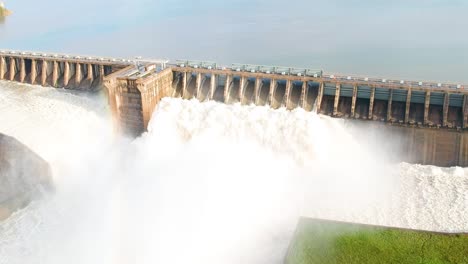 Dam-wall-with-sluice-gates-open,-Flooding-South-Africa-Vaaldam