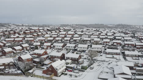 Luftlandschaften-Der-Stadt-Stoke-On-Trent,-Die-Nach-Einem-Plötzlichen-Sturm-Mit-Schnee-Bedeckt-Waren