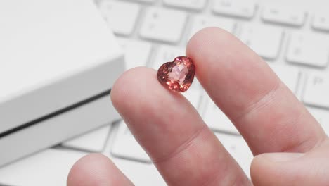 compras en línea de joyas con turmalina en forma de corazón