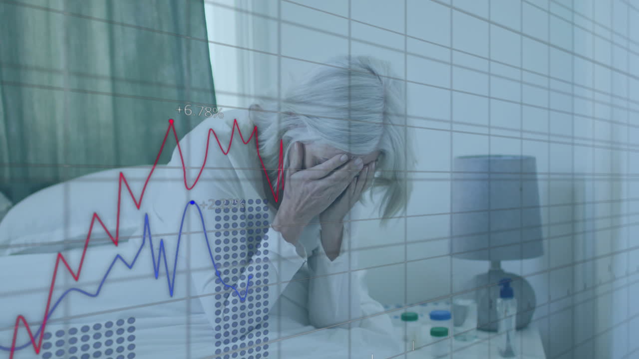 animación del procesamiento de datos financieros sobre una mujer caucásica preocupada