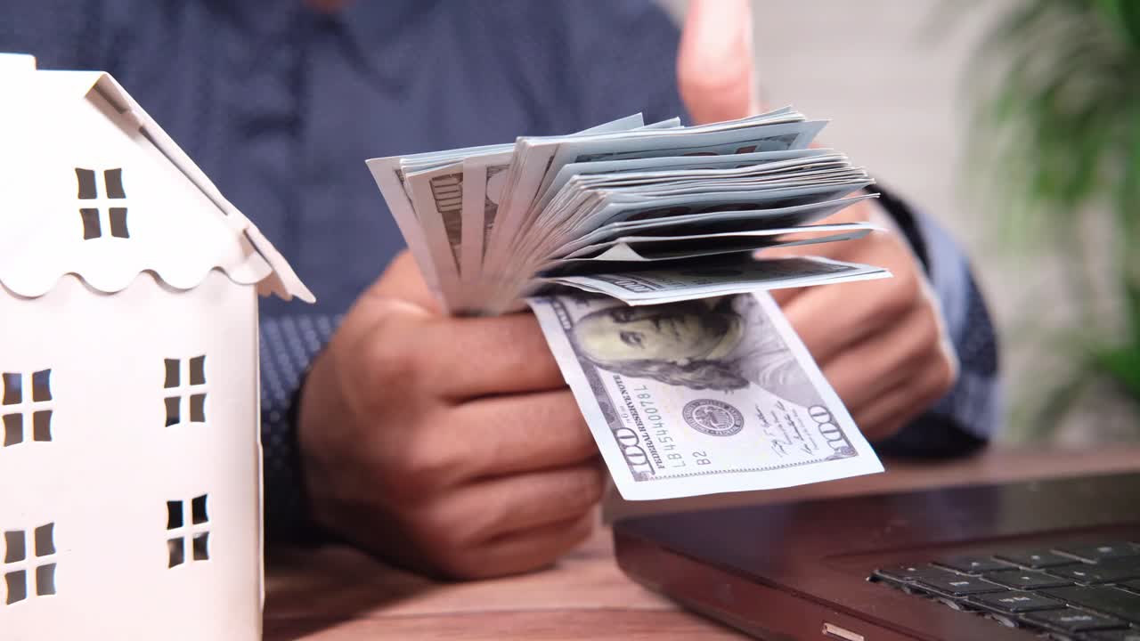 Money and House Model