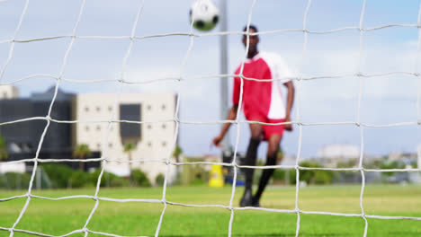 Goalkeeper-misses-a-save-in-the-field