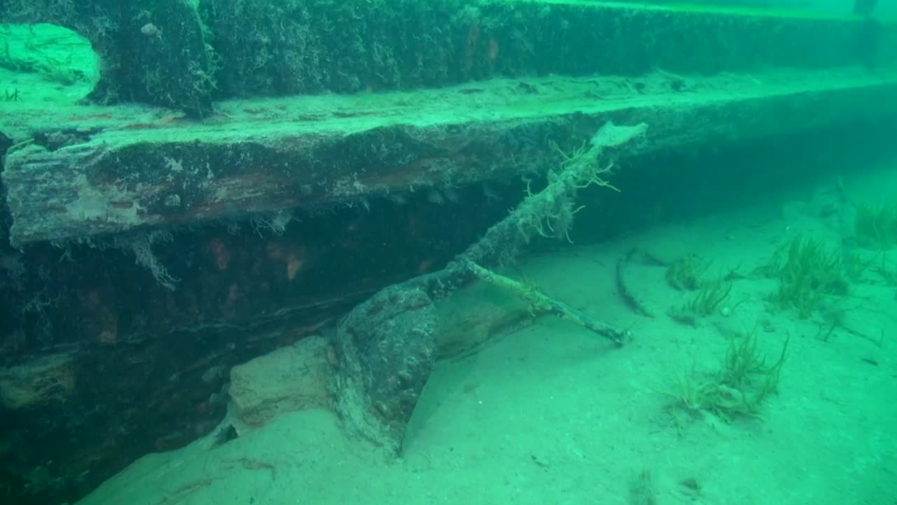 лопата на золотом причале aj goddard