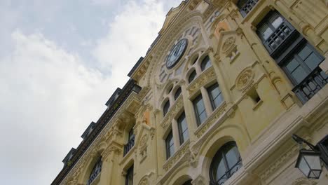 Remarkable-Building-In-Rue-Reaumur-In-Paris,-France-With-Art-Nouveau-Architectural-Style