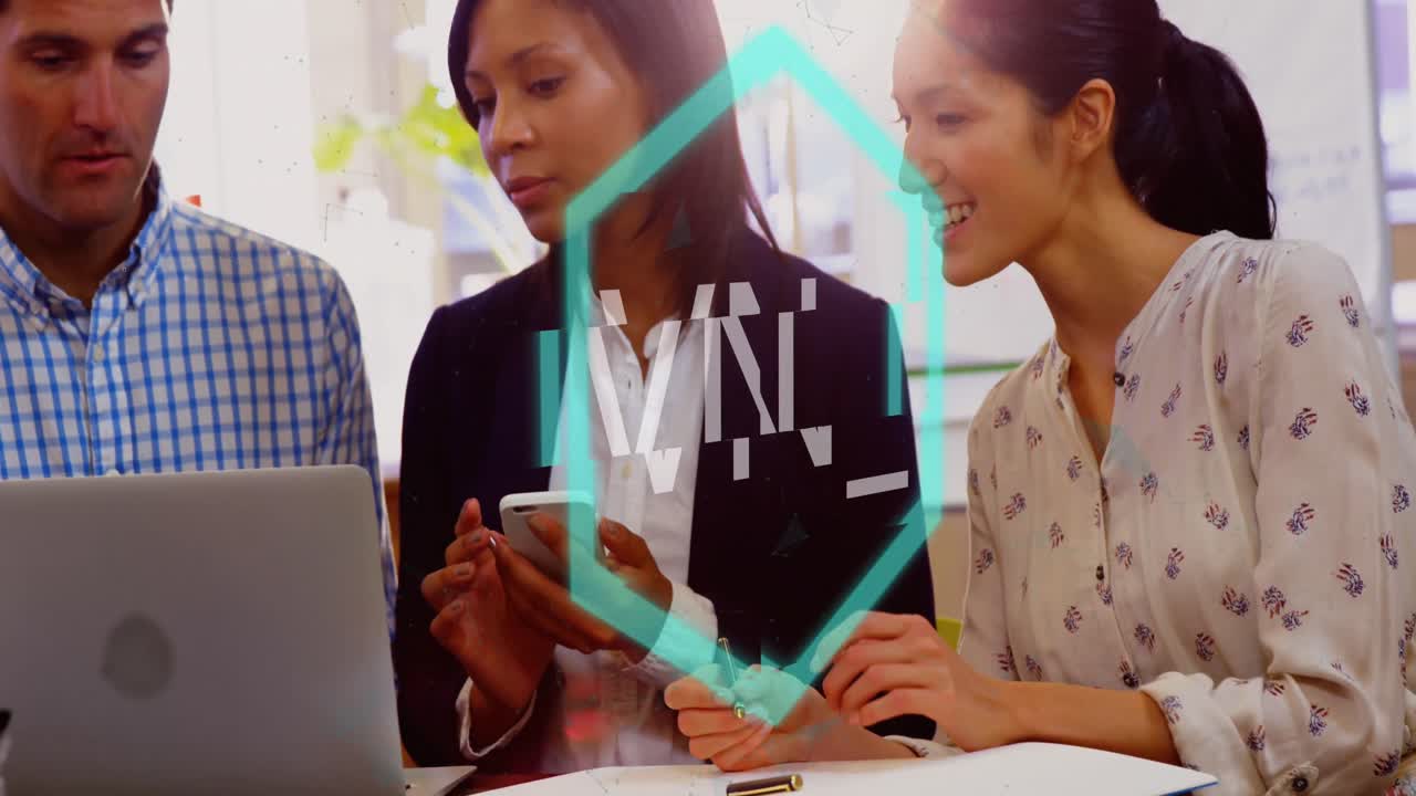 animación de texto nft y conexiones a través de diversas personas de negocios en la oficina