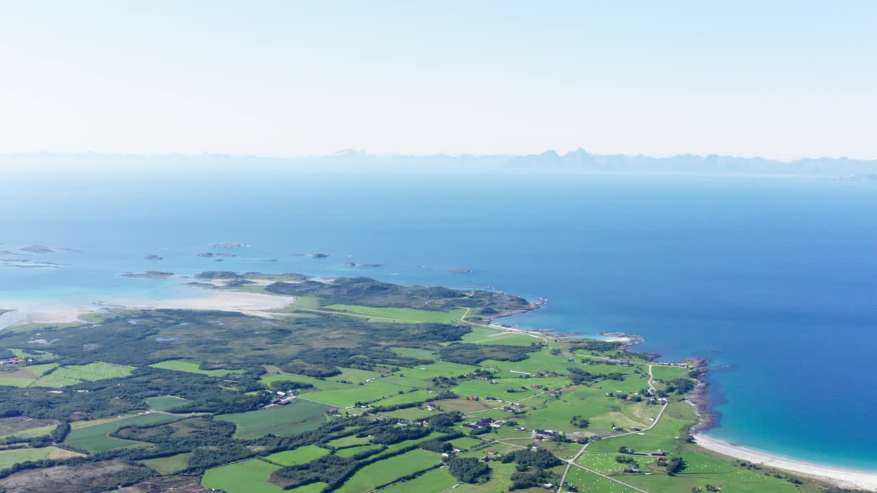 노르웨이 노르들란드 카운티 슈타이겐 시정촌의 베스트피요르드와 아름다운 해변의 탁 트인 전망