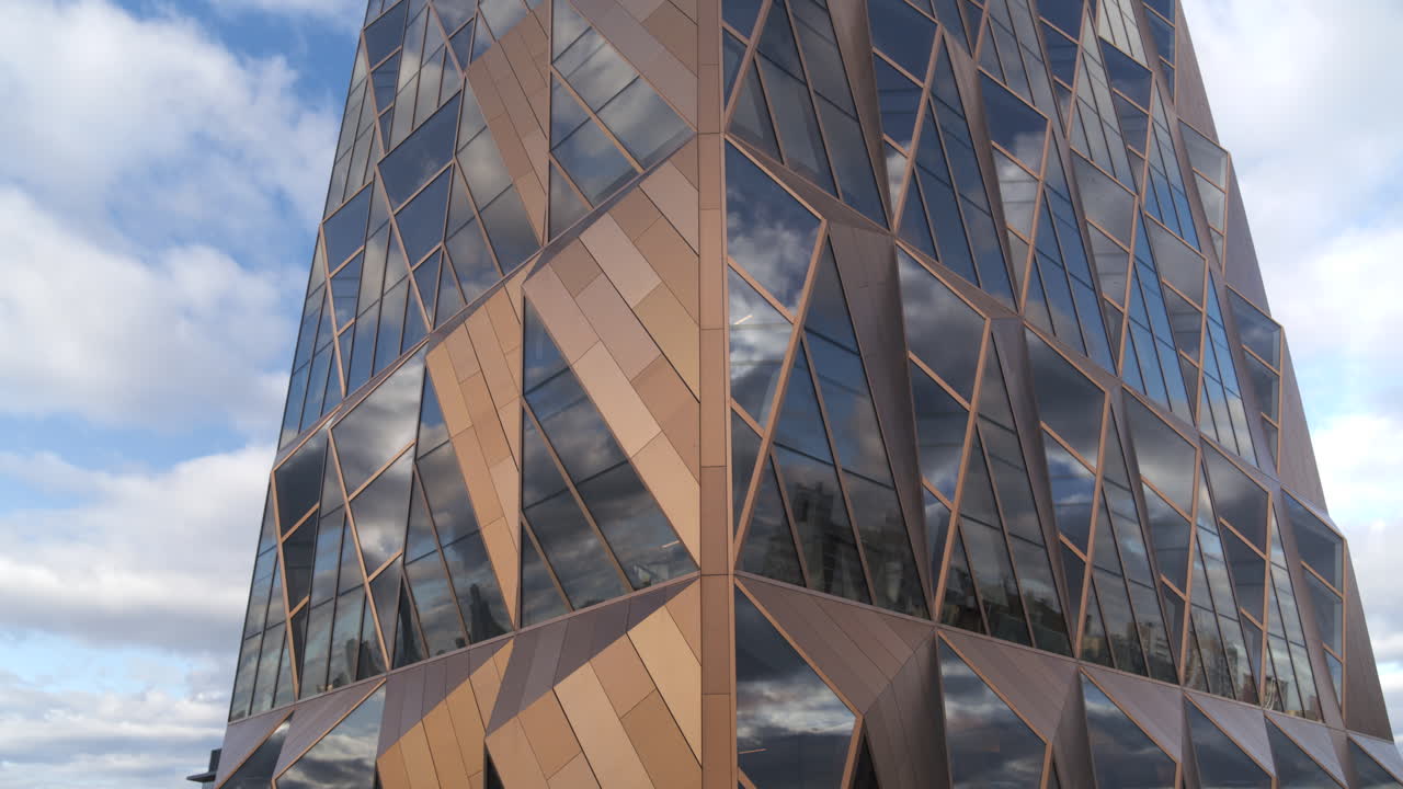 fachada moderna de un rascacielos