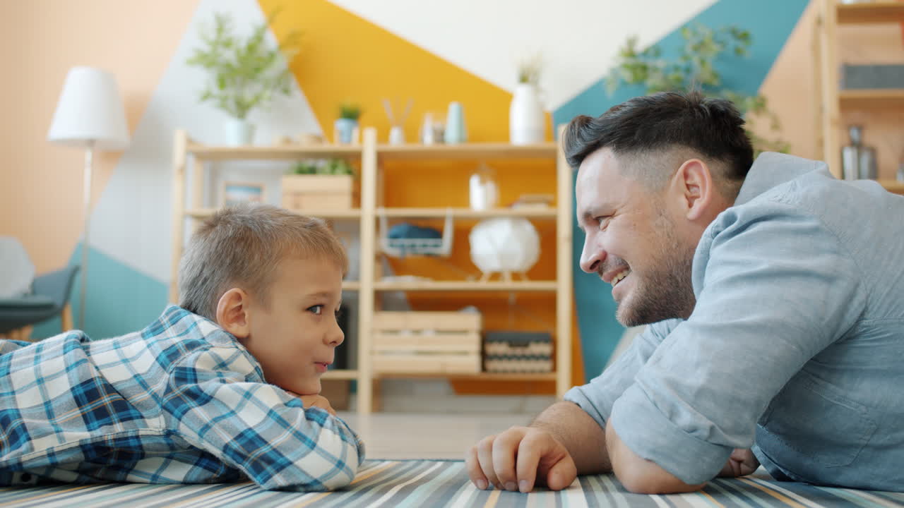 padre e hijo pasando tiempo de calidad juntos
