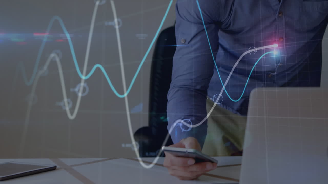 animación de múltiples gráficos sobre el hombre caucásico usando el teléfono celular mientras mira a través de la ventana