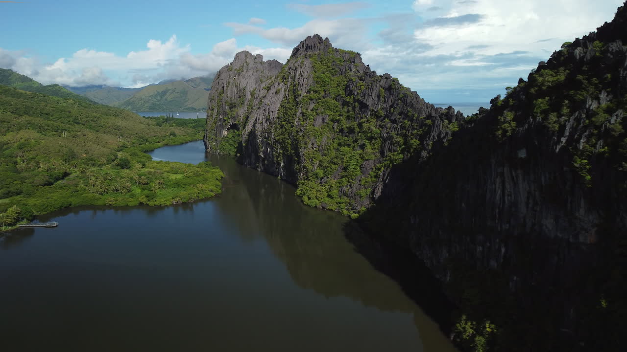 vista aérea de las famosas rocas lindéralique cerca de hienghene nueva caledonia