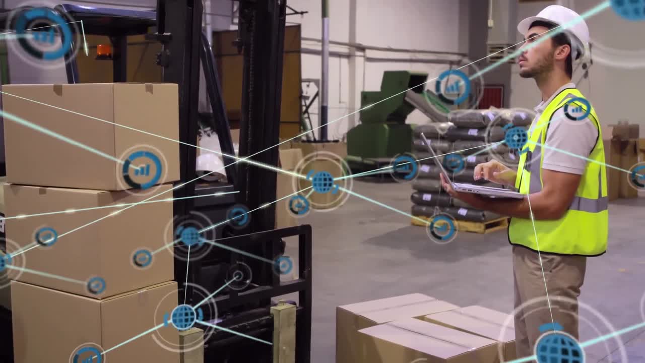 animación de gráfico conectado y globo sobre hombre caucásico usando computadora portátil y haciendo inventario