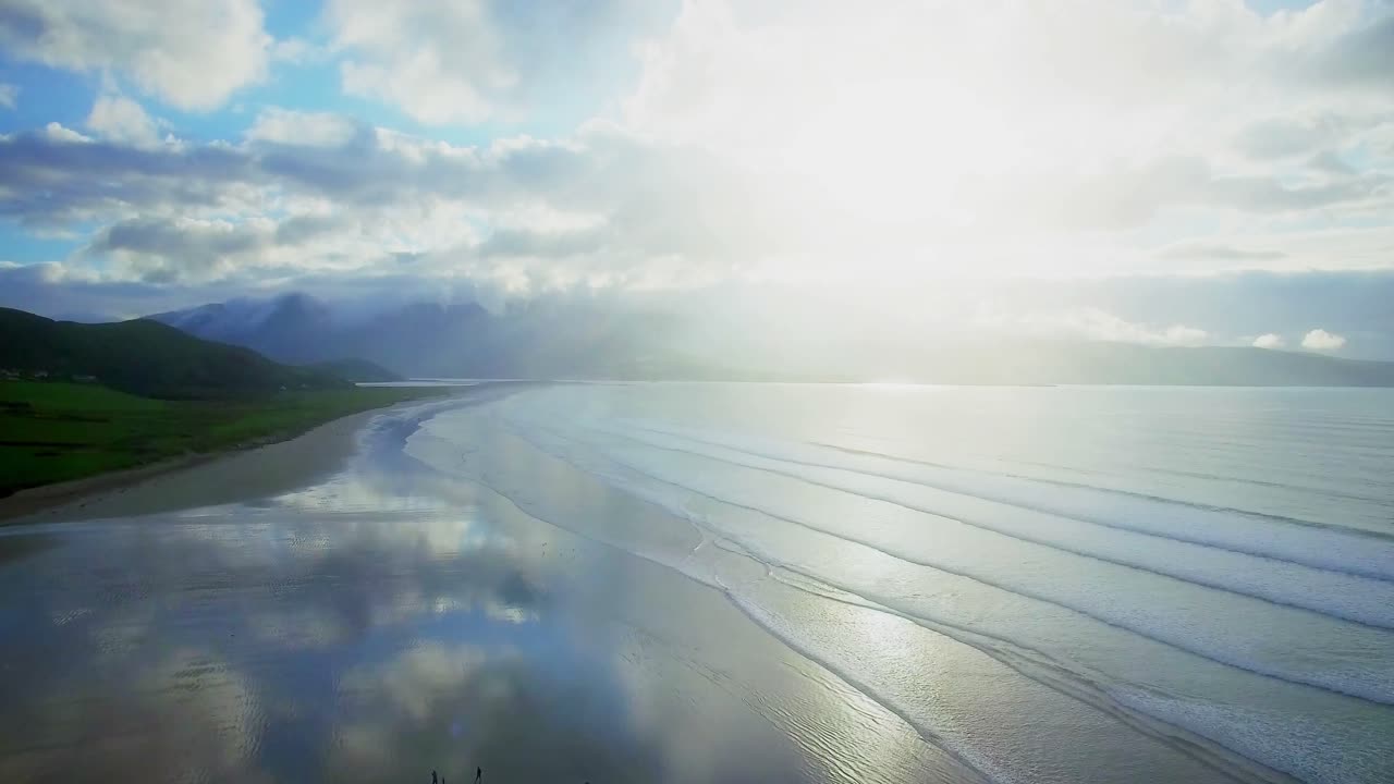 ⁇ 은 날에 평온한 바다 4k