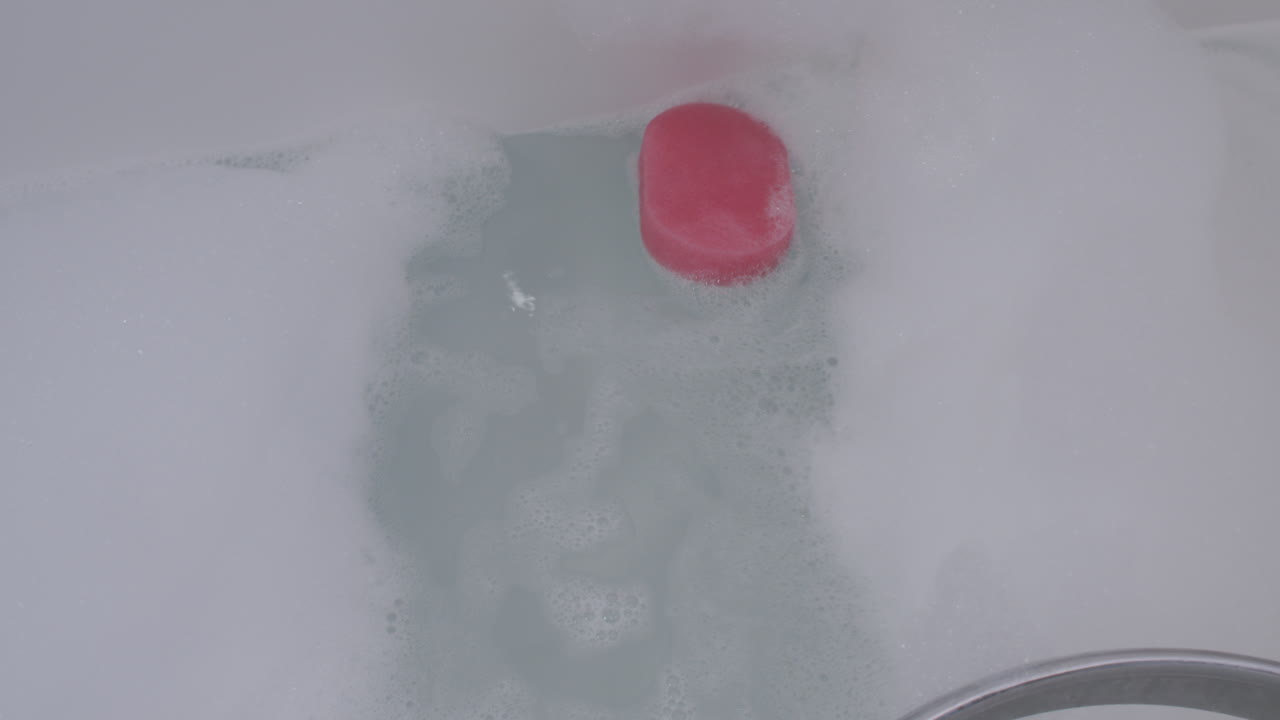 Dropping sponge in to bath foam