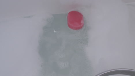 dropping sponge in to bath foam