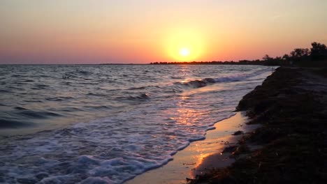 Sonnenaufgang-Wellen-Auf-Dem-Meer