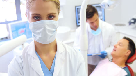 Portrait-of-dentist-standing-with-arms-crossed