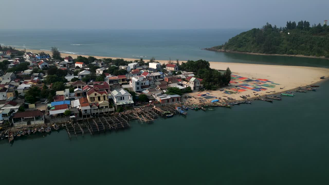 Vista Aerea di un Villaggio di Pescatori