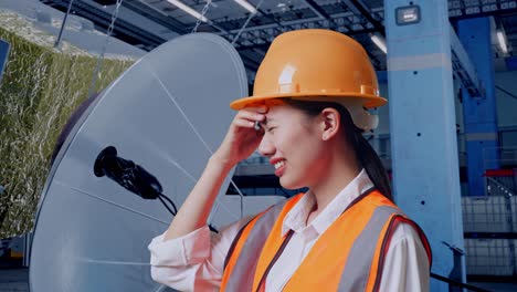 trabajador de fábrica estresado