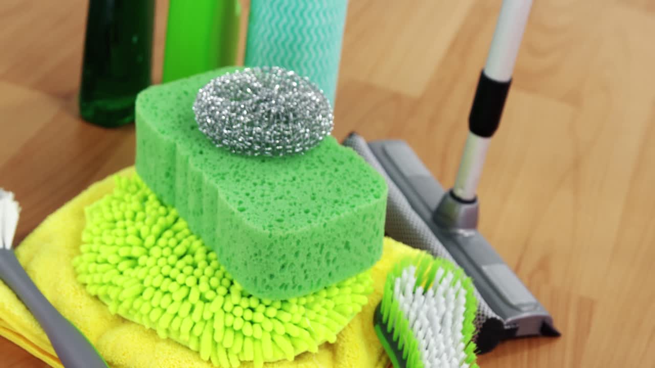 varios suministros de limpieza