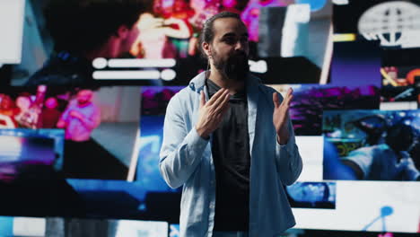 relaxed public speaker connects with the audience during a convention event