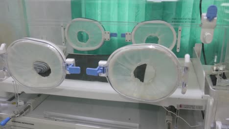 Empty-baby-incubator-at-hospital