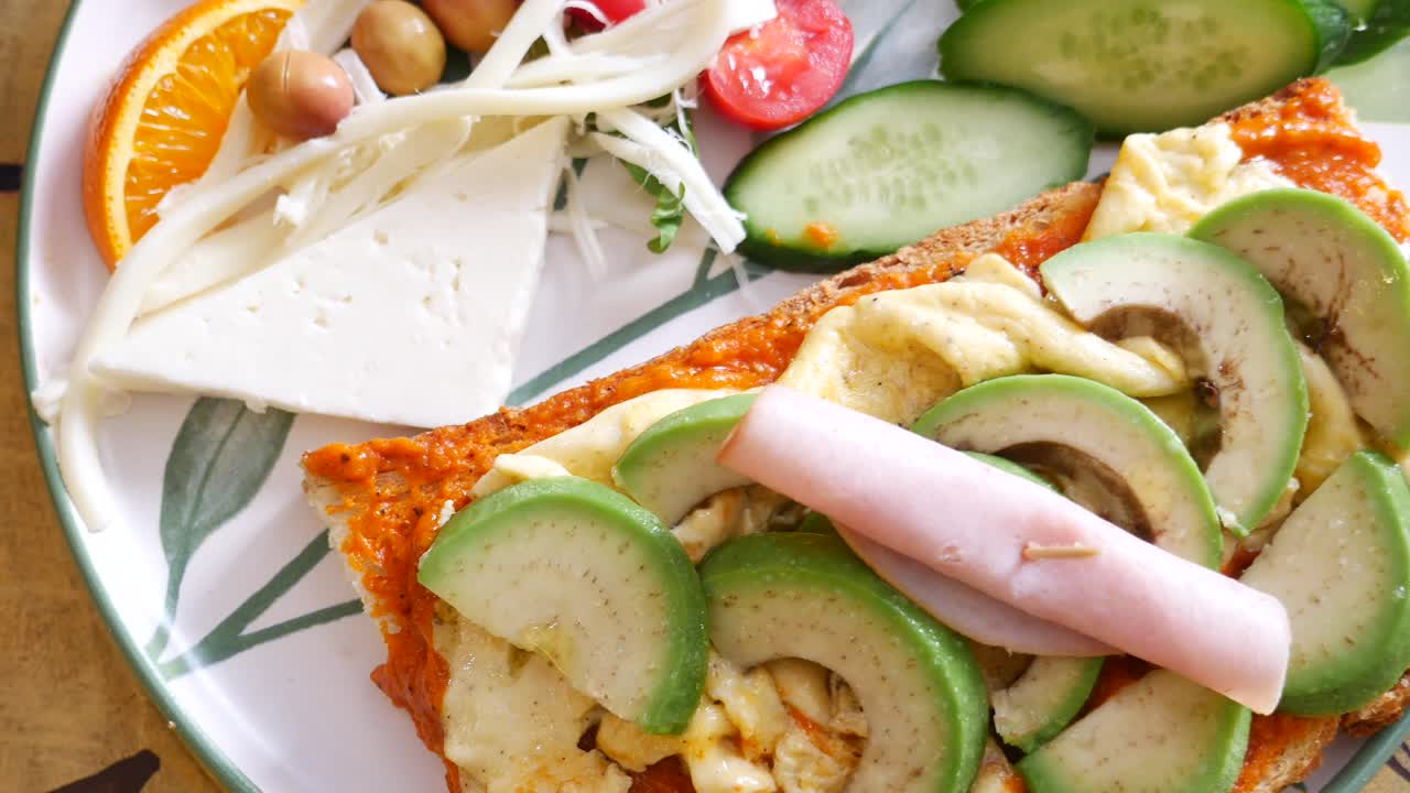 Breakfast Sandwich with Avocado, Egg, and Ham