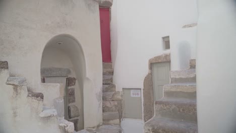 Greek-architectural-features-in-a-small-coastal-town-in-Greece