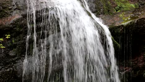 Wasserfall-In-Kanada,-Aufgenommen-Mit-Einer-Canon-6d-Im-Jahr-2016