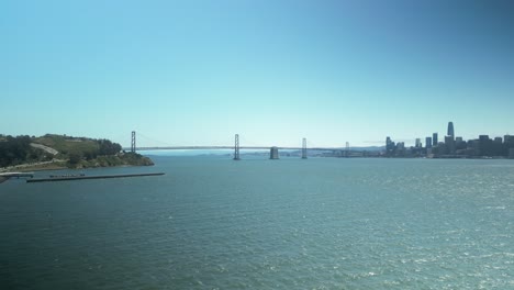 imágenes aéreas de rotación lenta de la isla del tesoro en el área de la bahía de san francisco, california